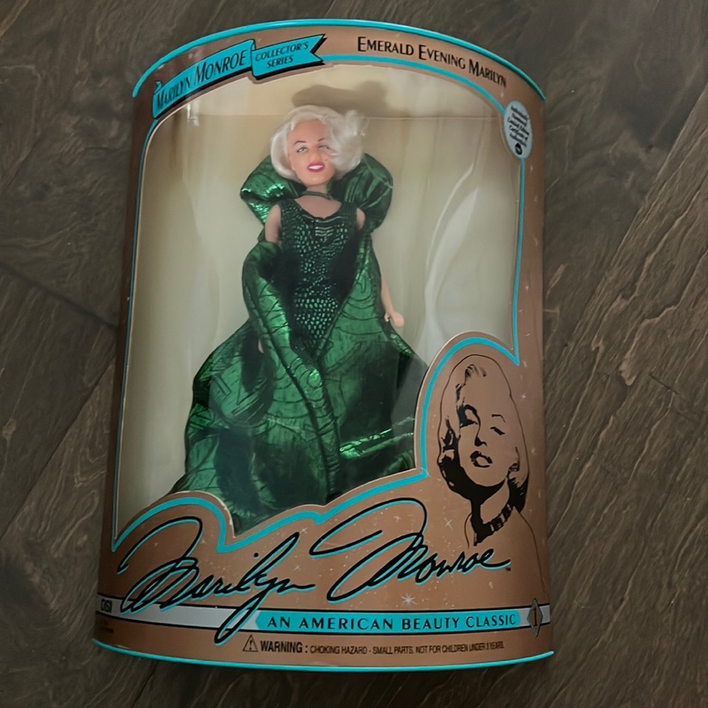 Marilyn monroe collector series doll
